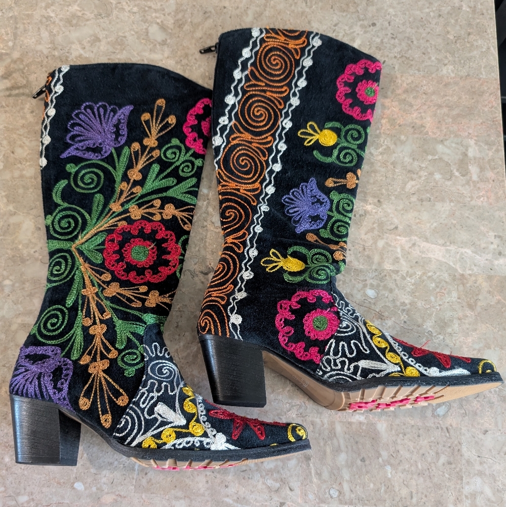 Artemis Embroidered Floral Boots Size Euro Size 37 !! Women Us Size 6.5 No Box